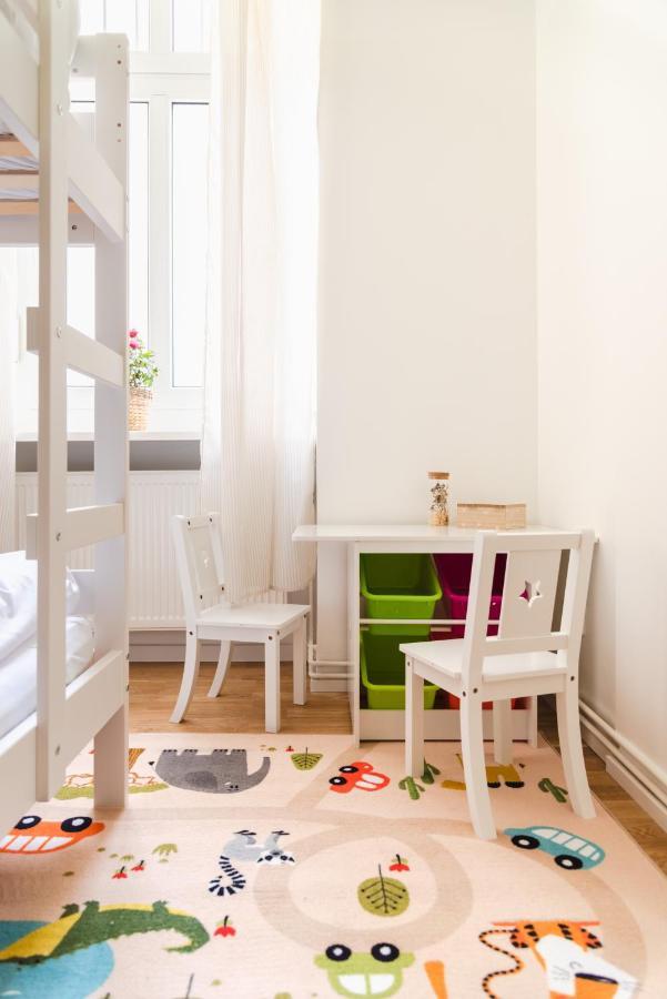 Apartment 165m2 Downtown Family 5br, 3bath, Kids Room, 11min Alexanderplatz *