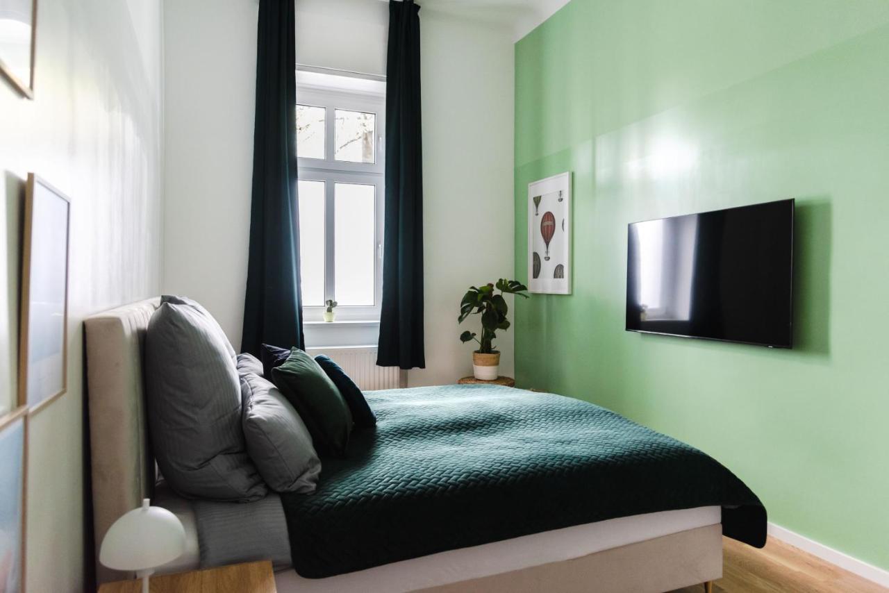 Апартаменты 165m2 Downtown Family 5br, 3bath, Kids Room, 11min Alexanderplatz Берлин