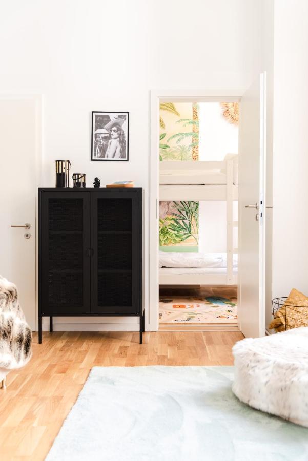 165m2 Downtown Family 5br, 3bath, Kids Room, 11min Alexanderplatz * Берлин